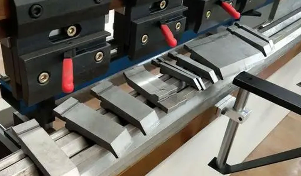 공구 및 다이 CNC 가공 | CNCMO